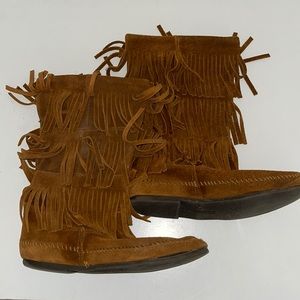 Minnetonka Women’s 3-Layer Fringe Boot